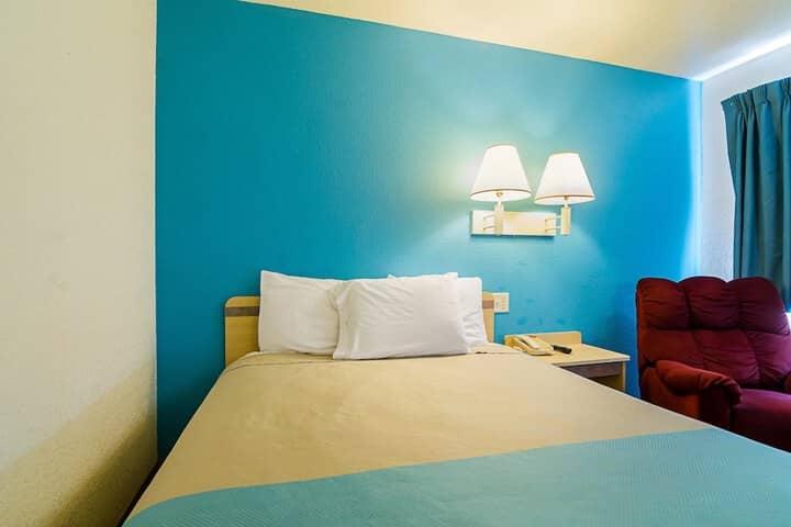 Room 13 of 33
