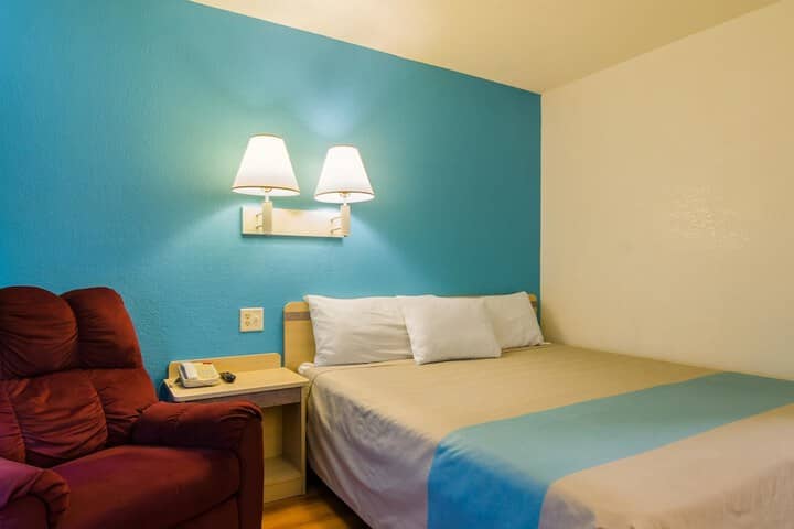Room 15 of 33