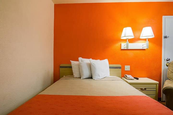 Room 12 of 33