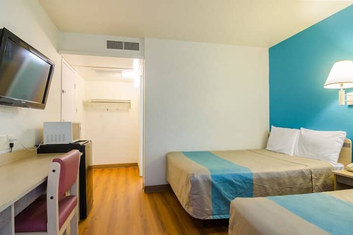 Room 7 of 33