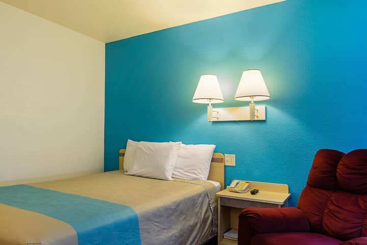 Room 10 of 33