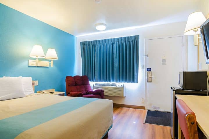 Room 14 of 33