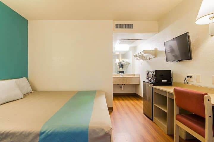 Room 19 of 33